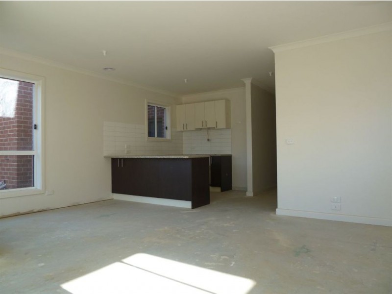 13/4 Young Road, Hallam VIC 3803