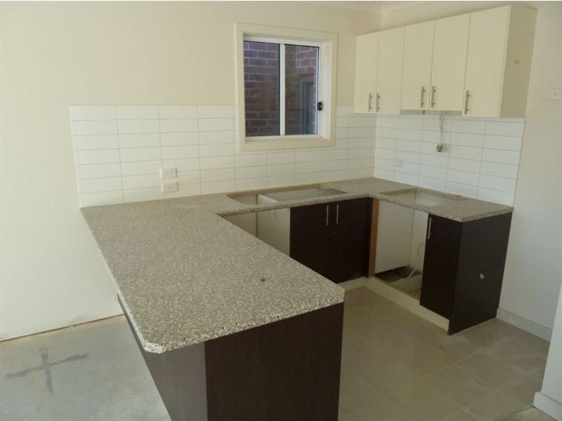 13/4 Young Road, Hallam VIC 3803