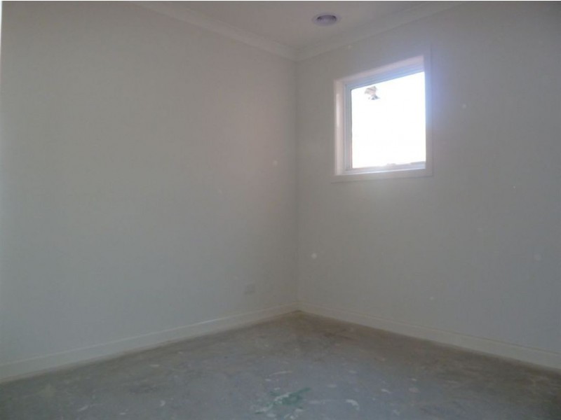 13/4 Young Road, Hallam VIC 3803