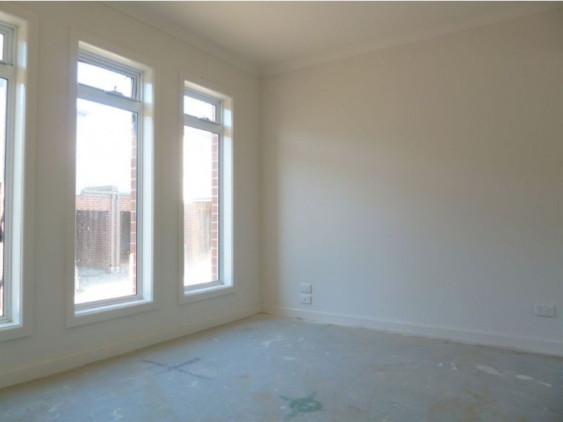 13/4 Young Road, Hallam VIC 3803