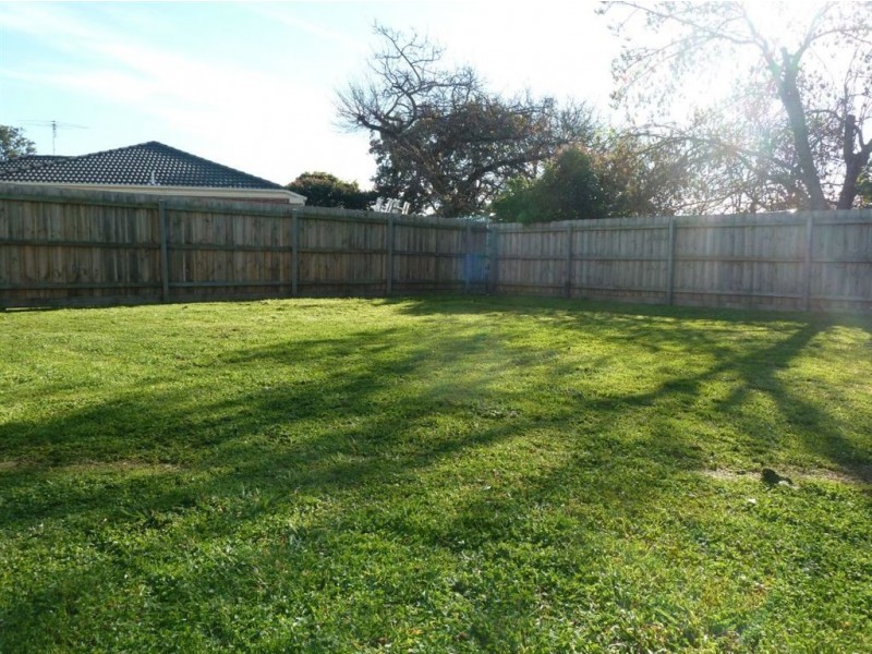 2/33 Latham Crescent, Dandenong North VIC 3175