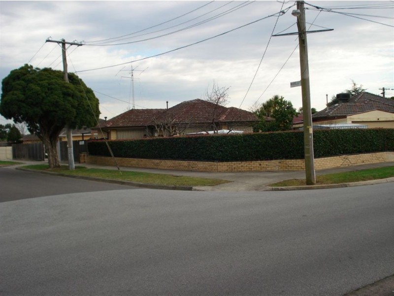 8 Dunearn Road, Dandenong North VIC 3175