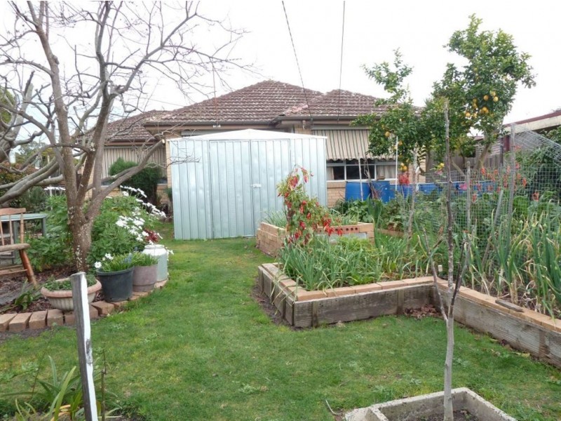 8 Dunearn Road, Dandenong North VIC 3175