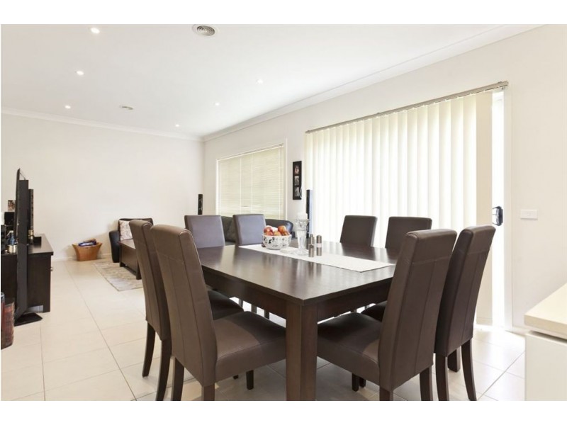 8 Manuscript Drive, Endeavour Hills VIC 3802