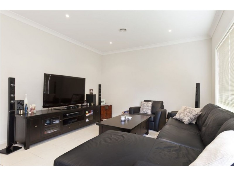 8 Manuscript Drive, Endeavour Hills VIC 3802