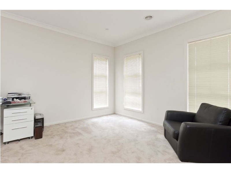 8 Manuscript Drive, Endeavour Hills VIC 3802