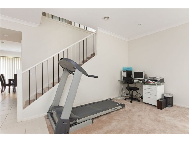 8 Manuscript Drive, Endeavour Hills VIC 3802