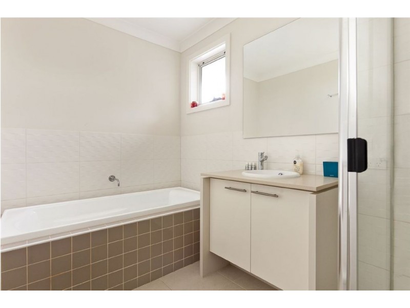 8 Manuscript Drive, Endeavour Hills VIC 3802