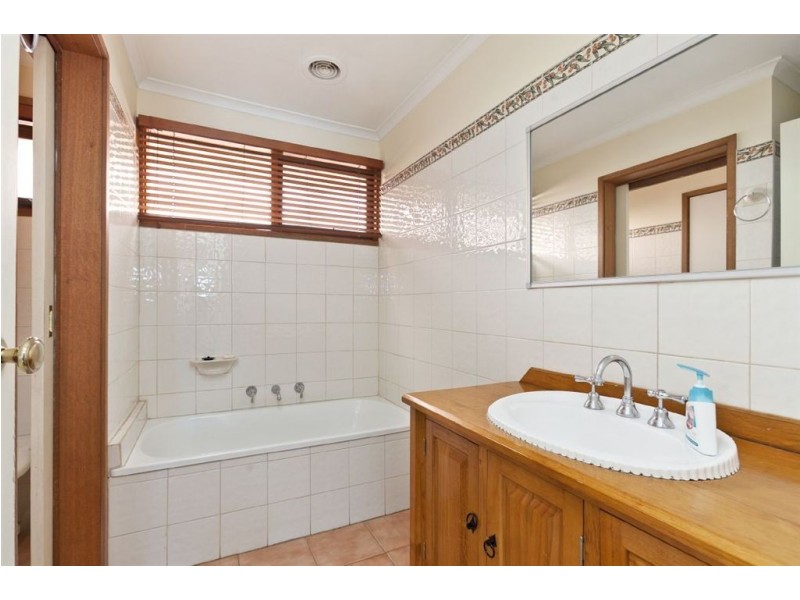 4 Hyde Court, Dandenong VIC 3175