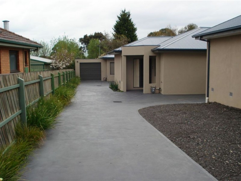 2/12 Olive Road, Eumemmerring VIC 3177