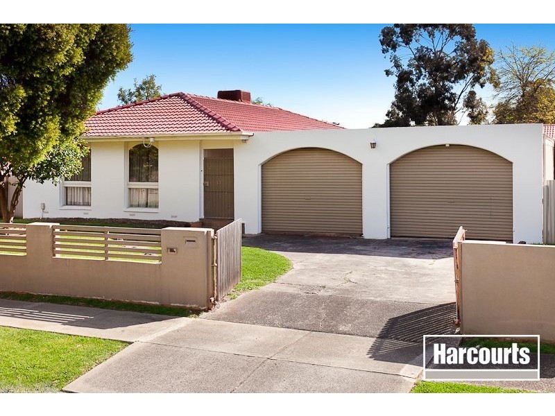 15 Roberts Road, Cranbourne VIC 3977