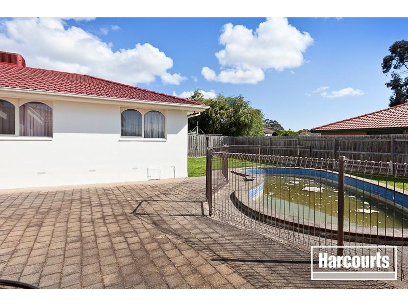 15 Roberts Road, Cranbourne VIC 3977