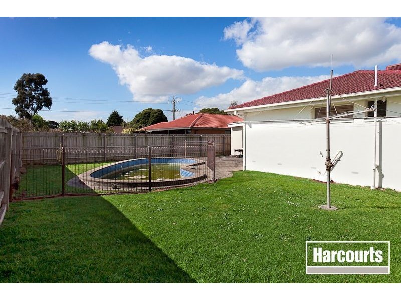 15 Roberts Road, Cranbourne VIC 3977