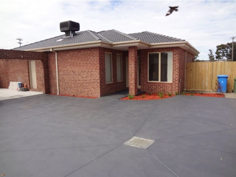 2/122 Circle Drive, Cranbourne VIC 3977