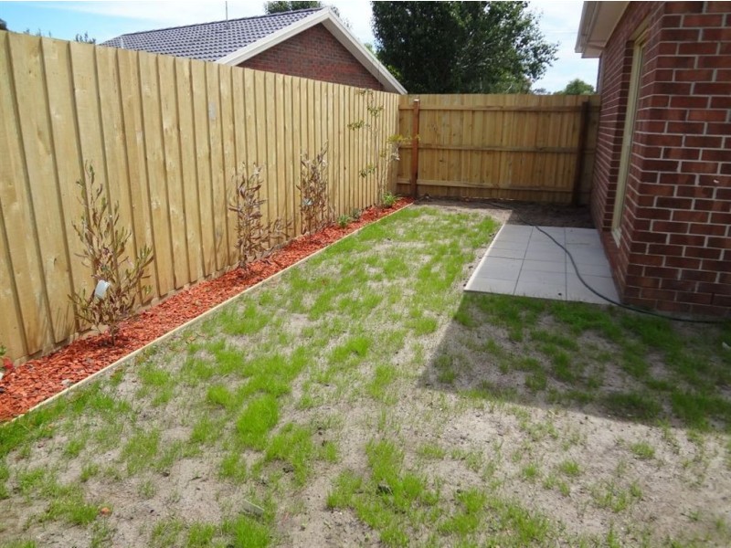 2/122 Circle Drive, Cranbourne VIC 3977