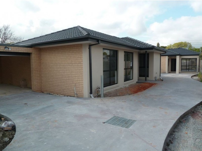 2/40 Liquidamber Street, Doveton VIC 3177