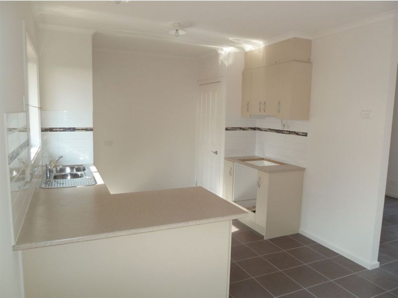 2/40 Liquidamber Street, Doveton VIC 3177