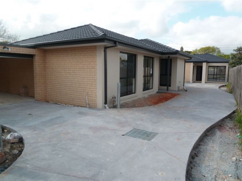 2/40 Liquidamber Street, Doveton VIC 3177