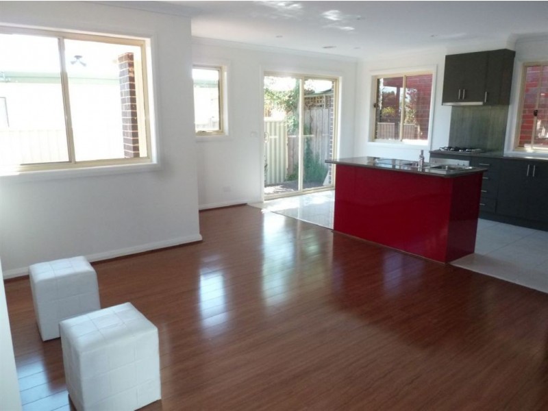 2/7 Koonalda Grove, Dandenong North VIC 3175