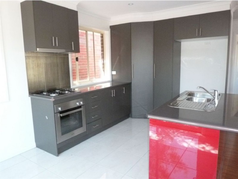 2/7 Koonalda Grove, Dandenong North VIC 3175