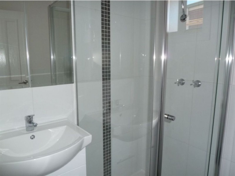 2/7 Koonalda Grove, Dandenong North VIC 3175