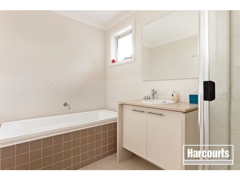 8 Manuscript Drive, Endeavour Hills VIC 3802