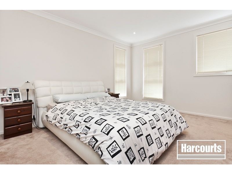 8 Manuscript Drive, Endeavour Hills VIC 3802