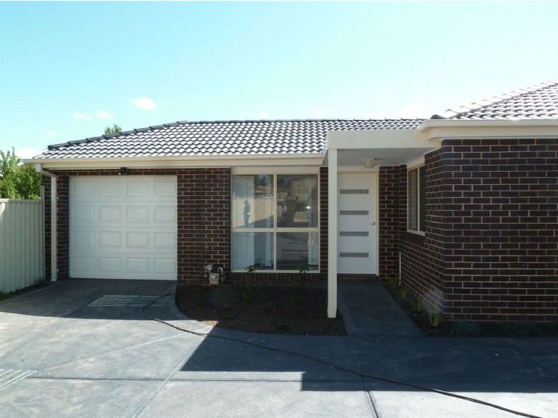 2/7 Koonalda Grove, Dandenong North VIC 3175