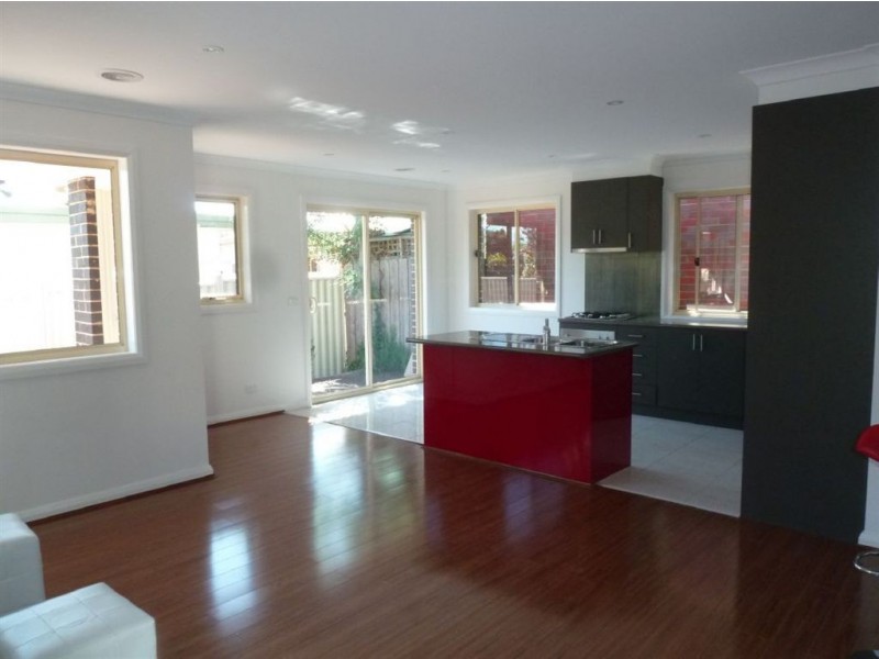 2/7 Koonalda Grove, Dandenong North VIC 3175