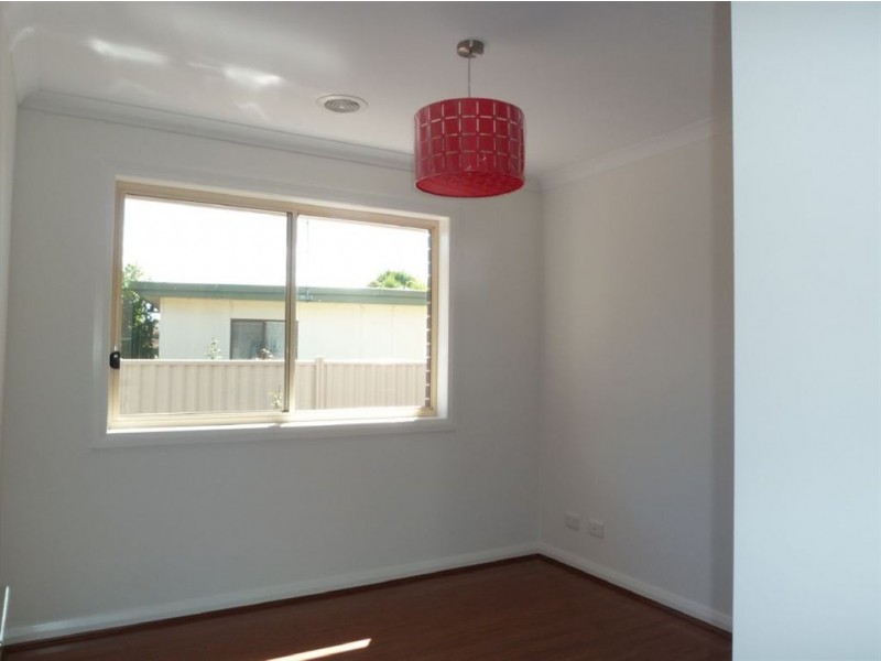 2/7 Koonalda Grove, Dandenong North VIC 3175