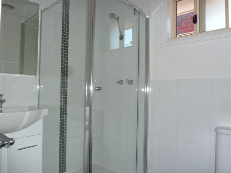 2/7 Koonalda Grove, Dandenong North VIC 3175