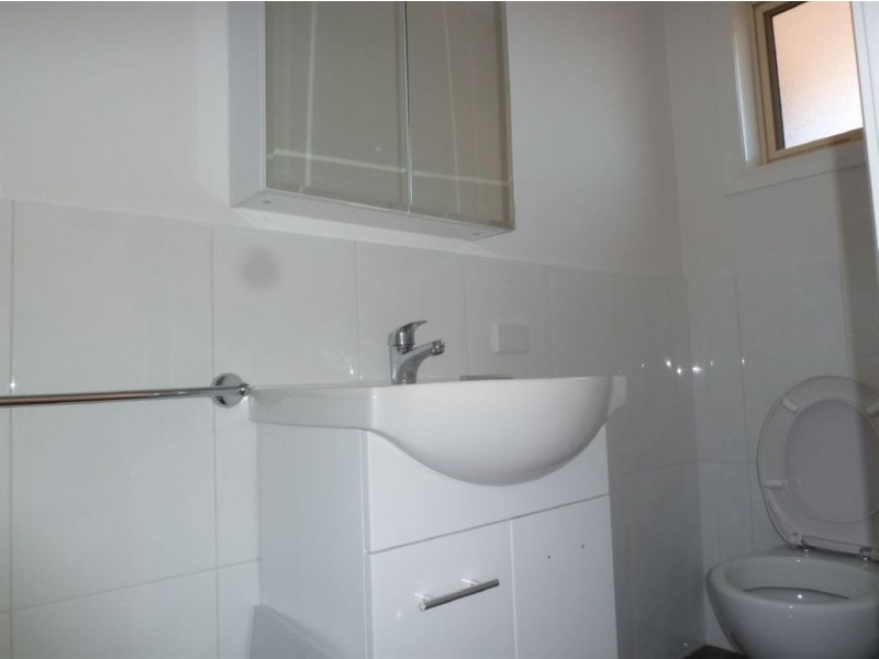 2/7 Koonalda Grove, Dandenong North VIC 3175