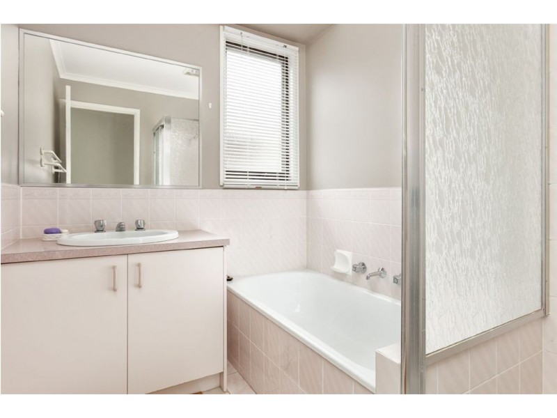 38 Strong Drive, Hampton Park VIC 3976