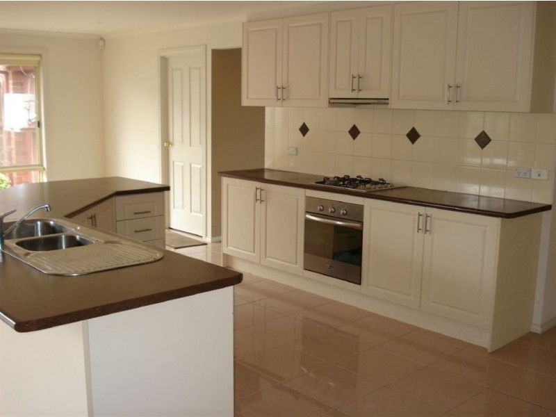 44 Golden Grove, Narre Warren South VIC 3805