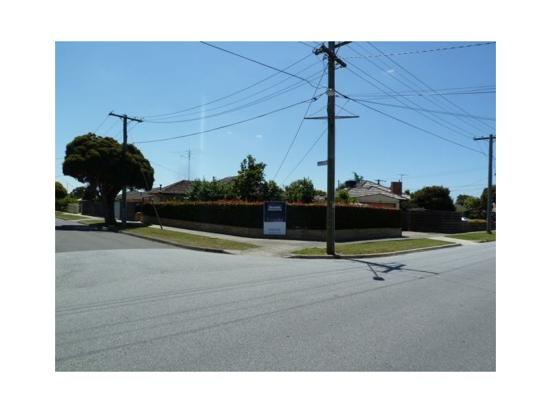 8 Dunearn Road, Dandenong North VIC 3175