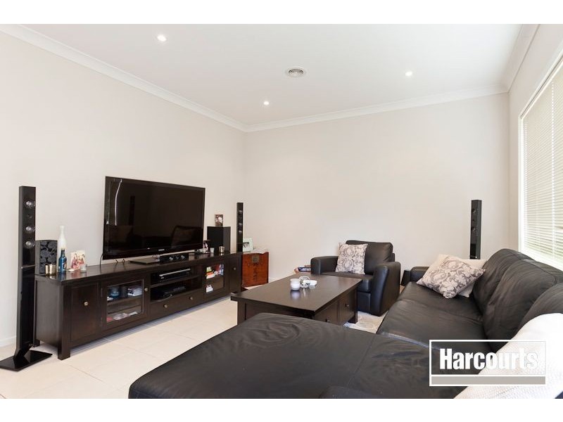 8 Manuscript Drive, Endeavour Hills VIC 3802