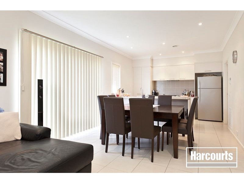 8 Manuscript Drive, Endeavour Hills VIC 3802