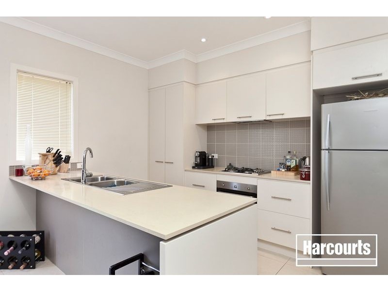 8 Manuscript Drive, Endeavour Hills VIC 3802