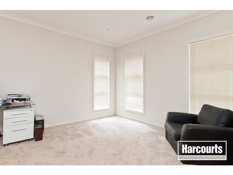 8 Manuscript Drive, Endeavour Hills VIC 3802