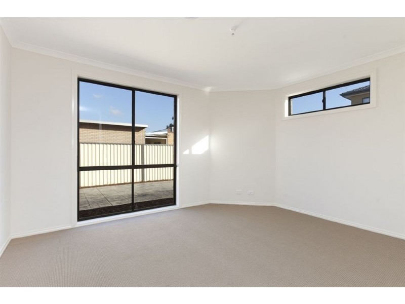 2/6 Adelaide Street, Dandenong VIC 3175