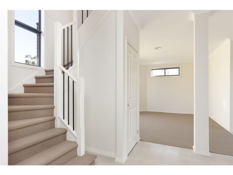 2/6 Adelaide Street, Dandenong VIC 3175
