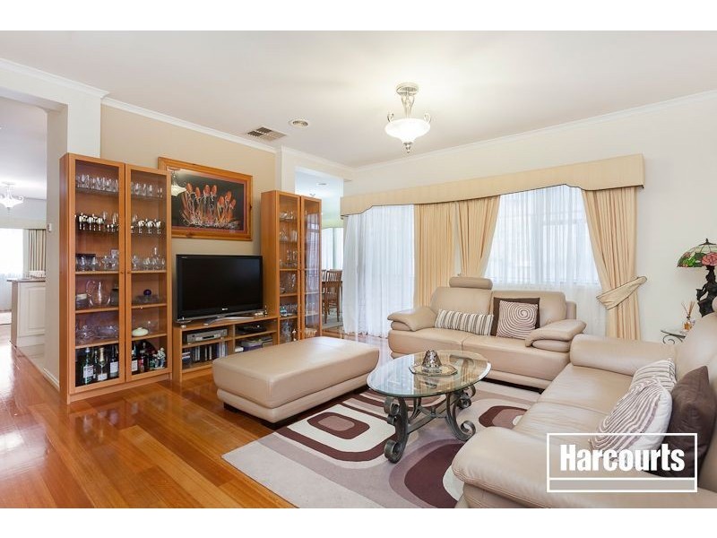 18 Renee Avenue, Endeavour Hills VIC 3802