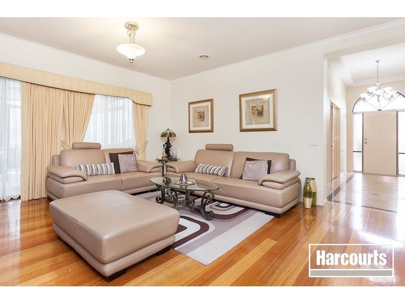 18 Renee Avenue, Endeavour Hills VIC 3802