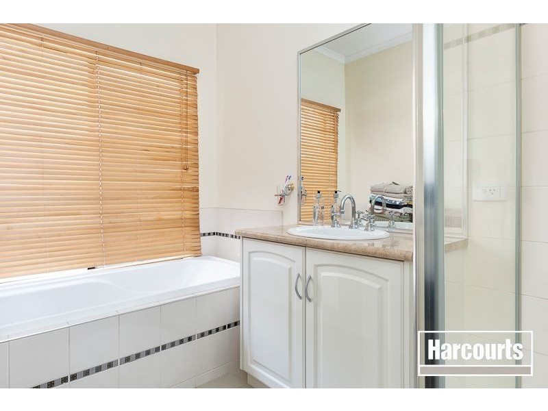 18 Renee Avenue, Endeavour Hills VIC 3802