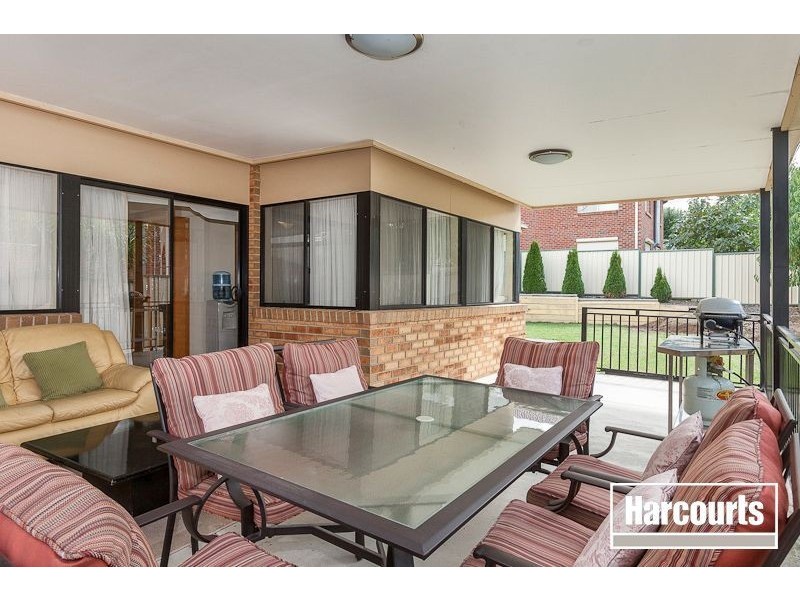 18 Renee Avenue, Endeavour Hills VIC 3802