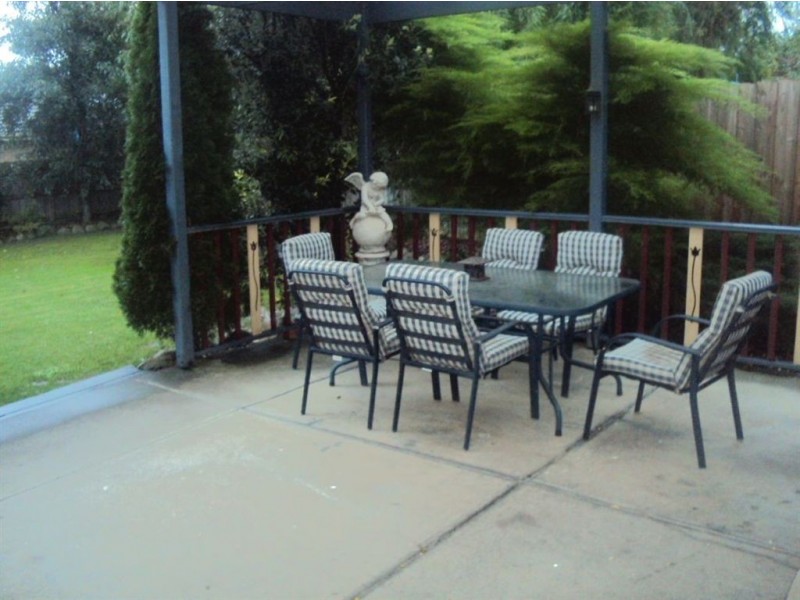 8 Dalbury Place, Narre Warren North VIC 3804