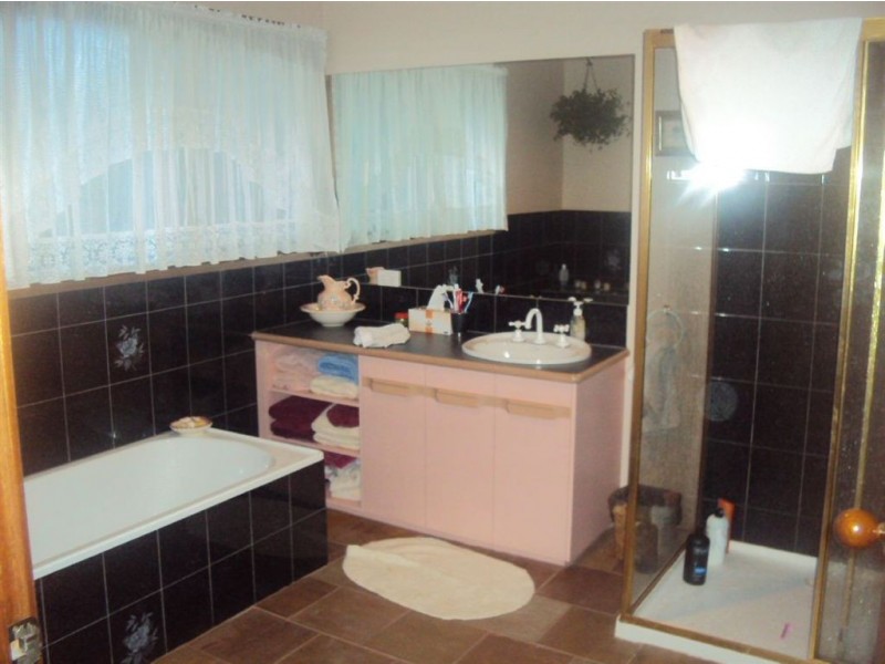 8 Dalbury Place, Narre Warren North VIC 3804