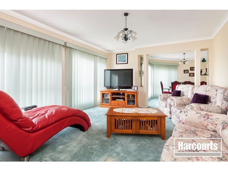 44 Edward Freeth Drive, Endeavour Hills VIC 3802