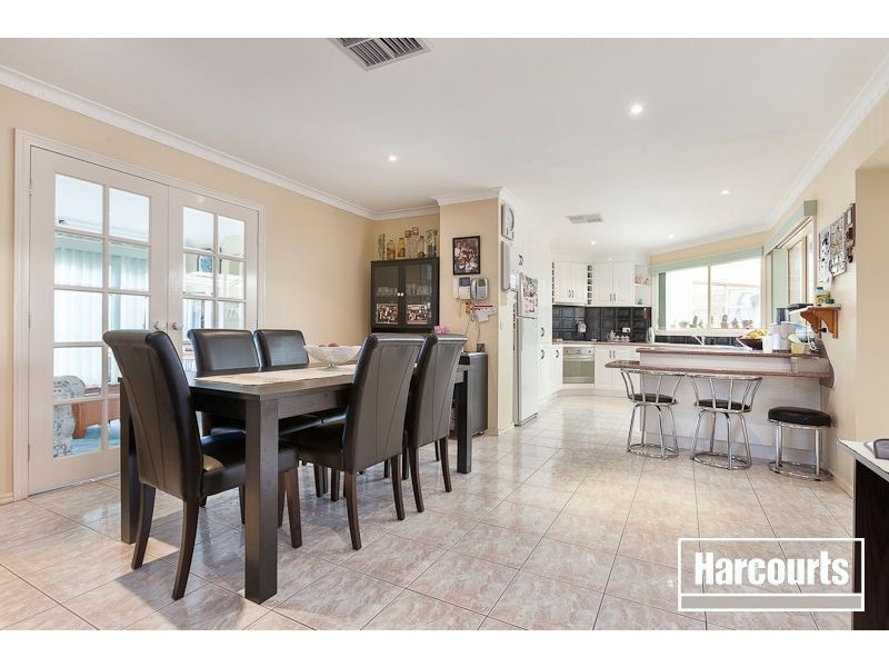 44 Edward Freeth Drive, Endeavour Hills VIC 3802