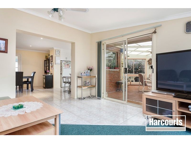 44 Edward Freeth Drive, Endeavour Hills VIC 3802